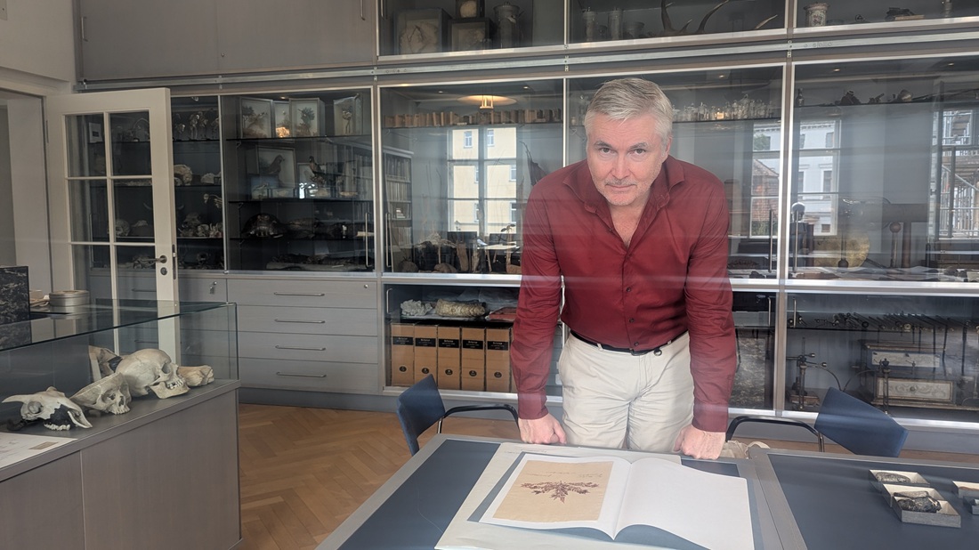 Dr. Thomas Schmuck ist Kustos der naturwissenschaftlichen Sammlung von Goethe.