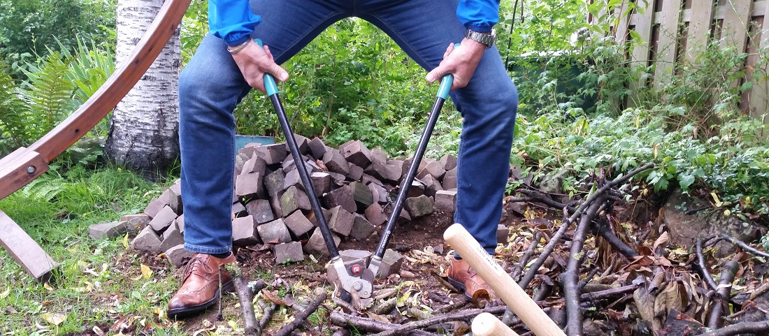 Mit den Beinen nachhelfen, wenn es für die Arme zu schwer ist © Gartenradio.fm 