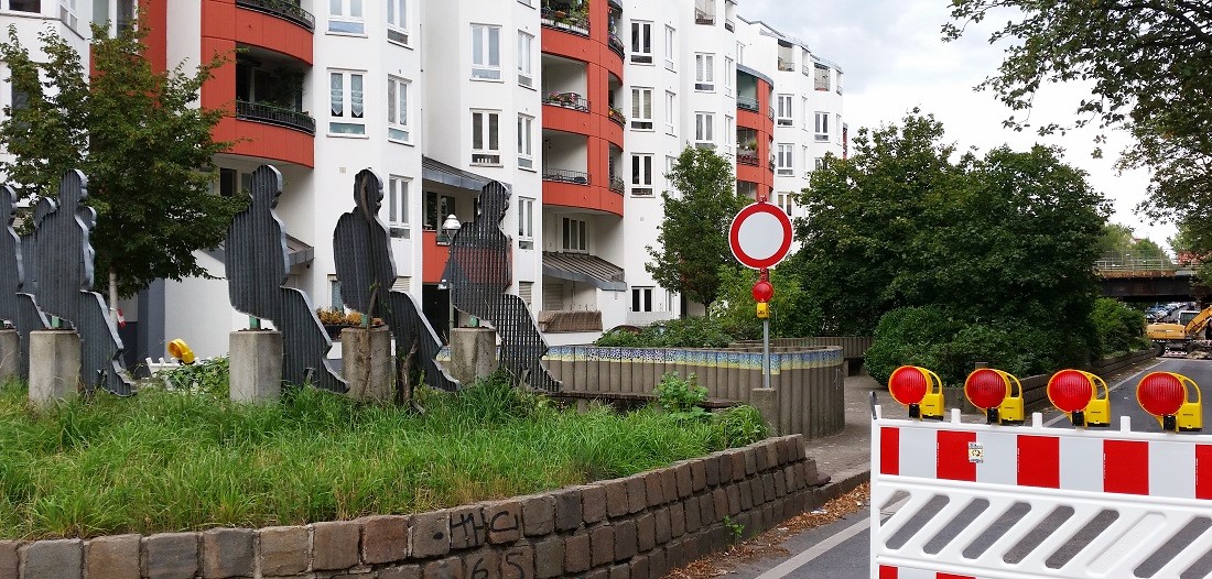 Skulpturen auf der Verkehrsinsel © Gartenradio.fm