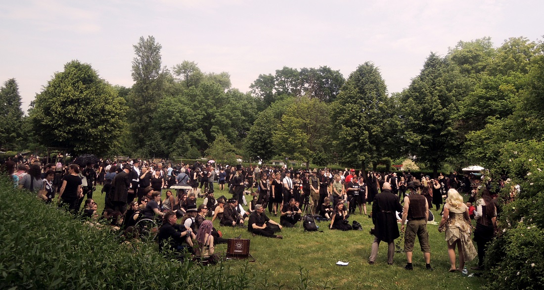 Kleingartenidylle trifft Subkultur - Steampunker picknicken auf der Schreberwiese © Kleingärtnermuseum