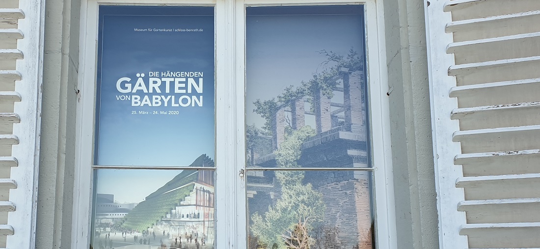 Das Plakat der Ausstellung spannt den Bogen von den Hängenden Gärten zur modernen Architektur von heute  © GartenRadio.fm