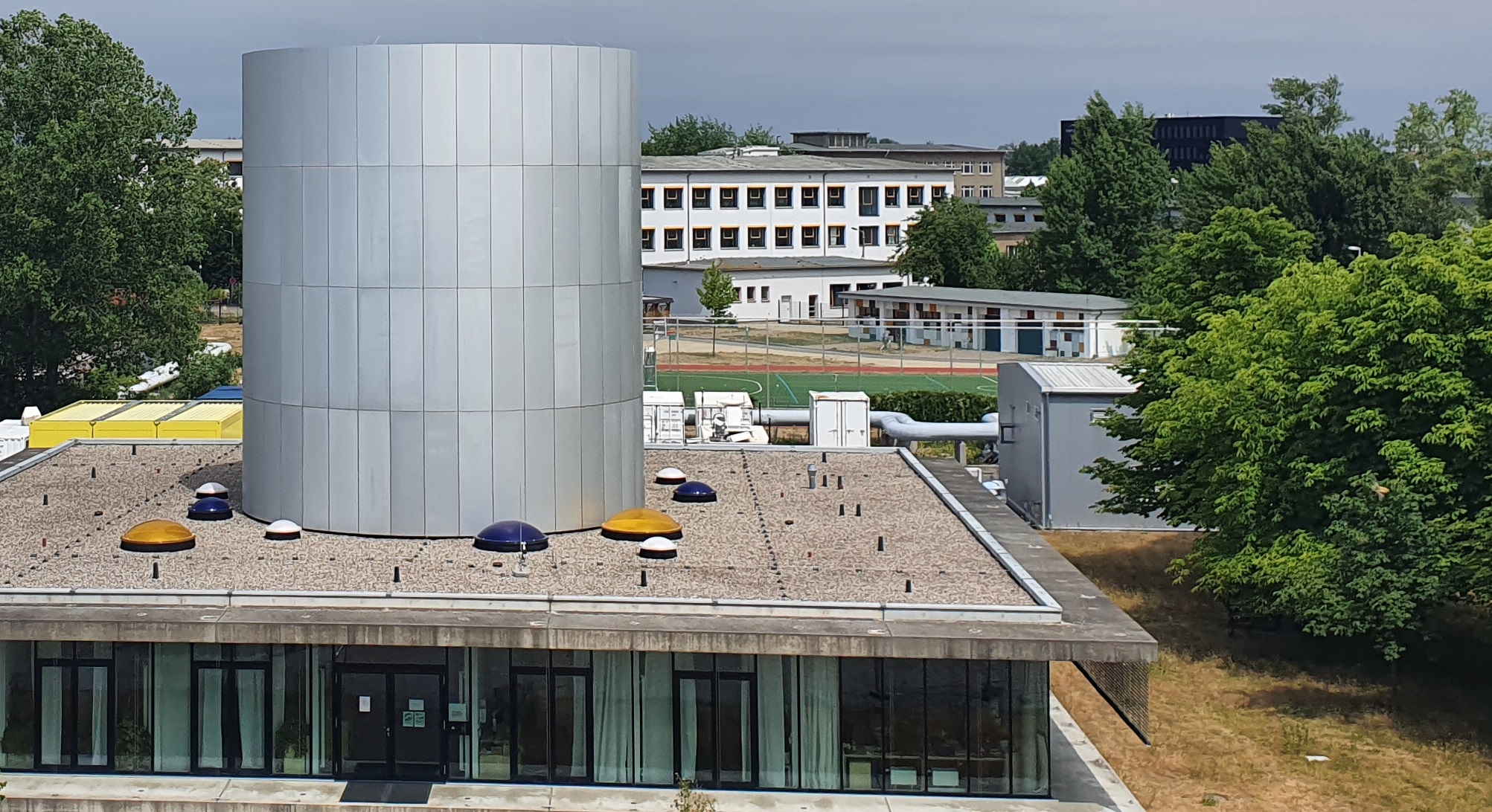 16 Meter hoch ragt der Wolkensimulator in den Himmel  © GartenRadio.fm