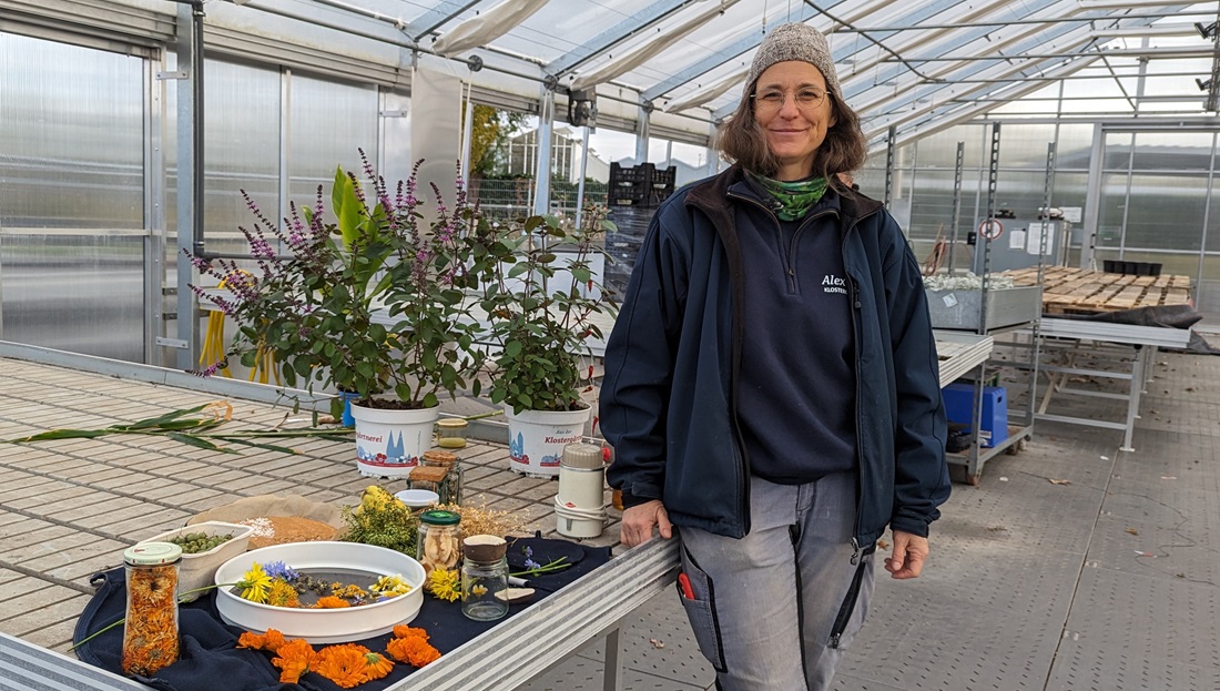 Gärtnermeisterin Dagmar Hauke probiert unermüdlich neue Verwendungsmöglichkeiten für Pflanzen, Früchte und Kräuter aus.  © GartenRadio.fm