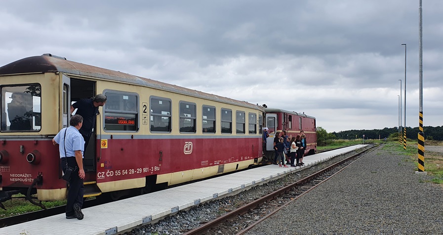 Eine Schmalspurbahn führt nach Slezské Rudoltice, ehemals Rosswald. © GartenRadio.fm
